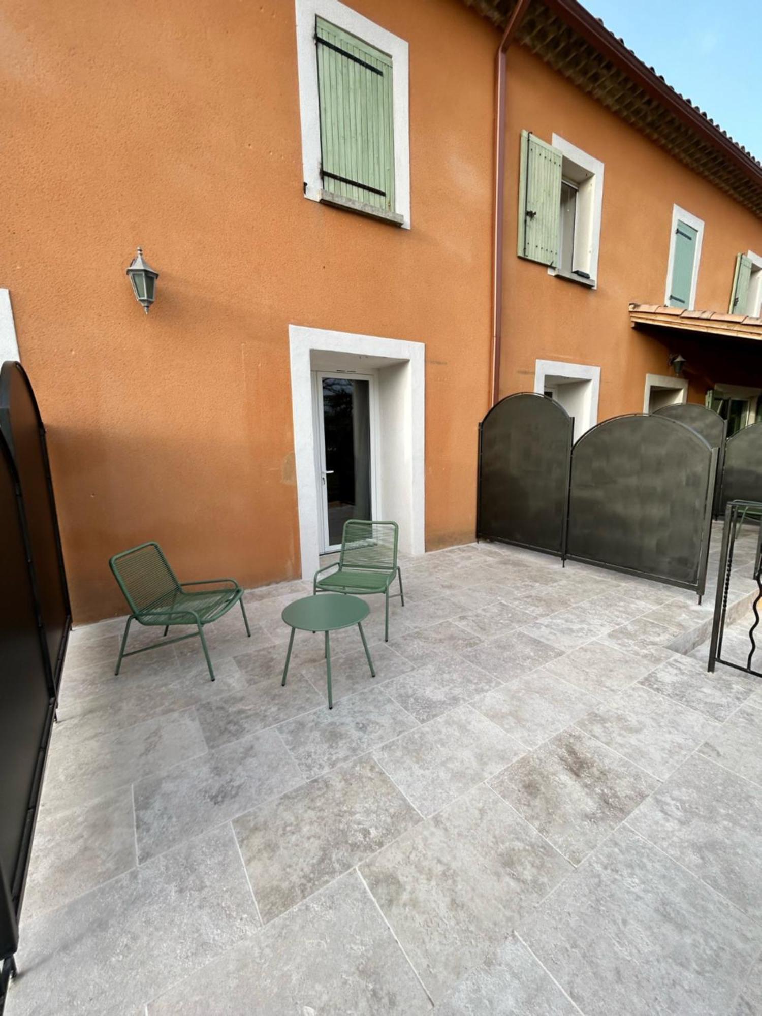 La Capucelle Bed & Breakfast Caderousse Dış mekan fotoğraf